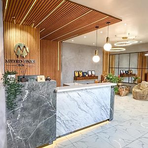 Metro Pines Inn
